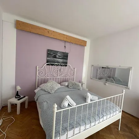 Vintage Old Center Alma Apartment